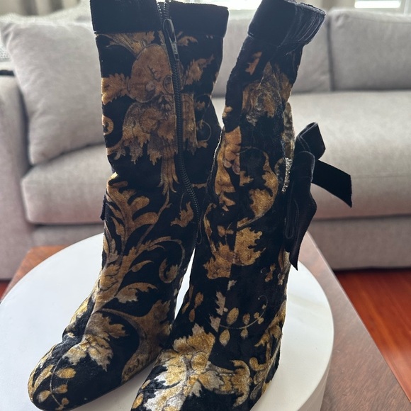 Casadei Velvet Boots Round Toe Size 7.5 Made In Italy 3.5” Heel - Picture 2 of 11